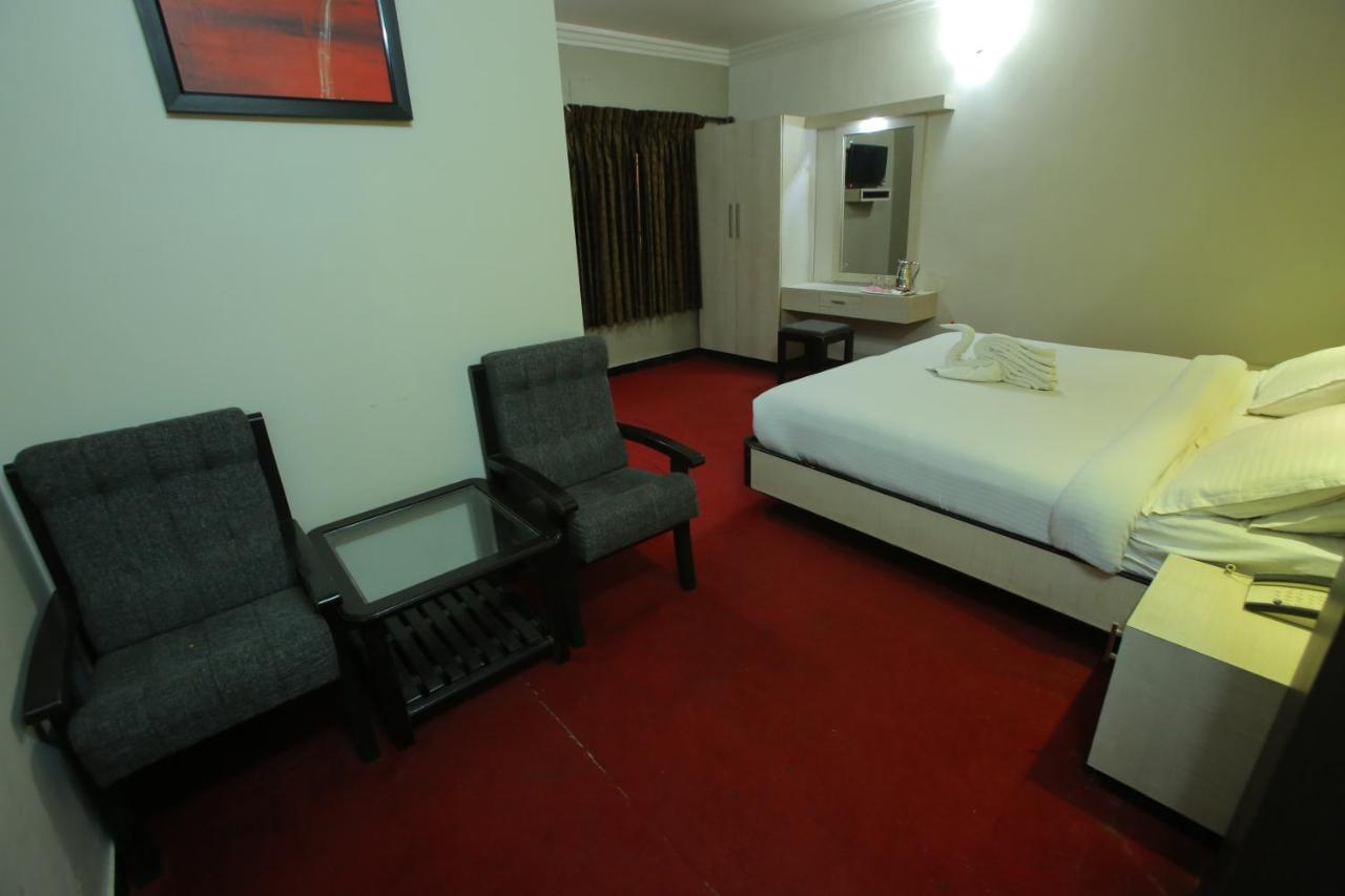 Hotel City Palace Ooty Kültér fotó