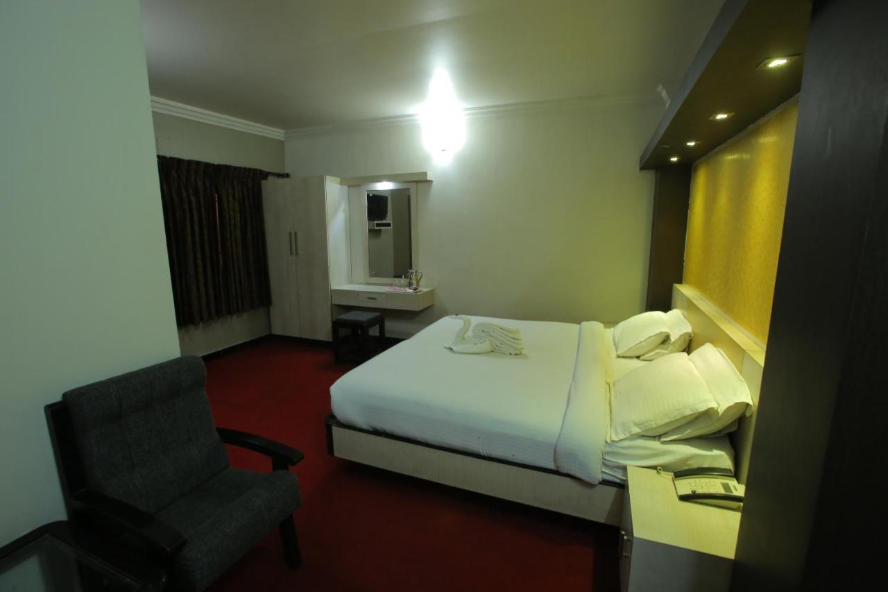 Hotel City Palace Ooty Kültér fotó